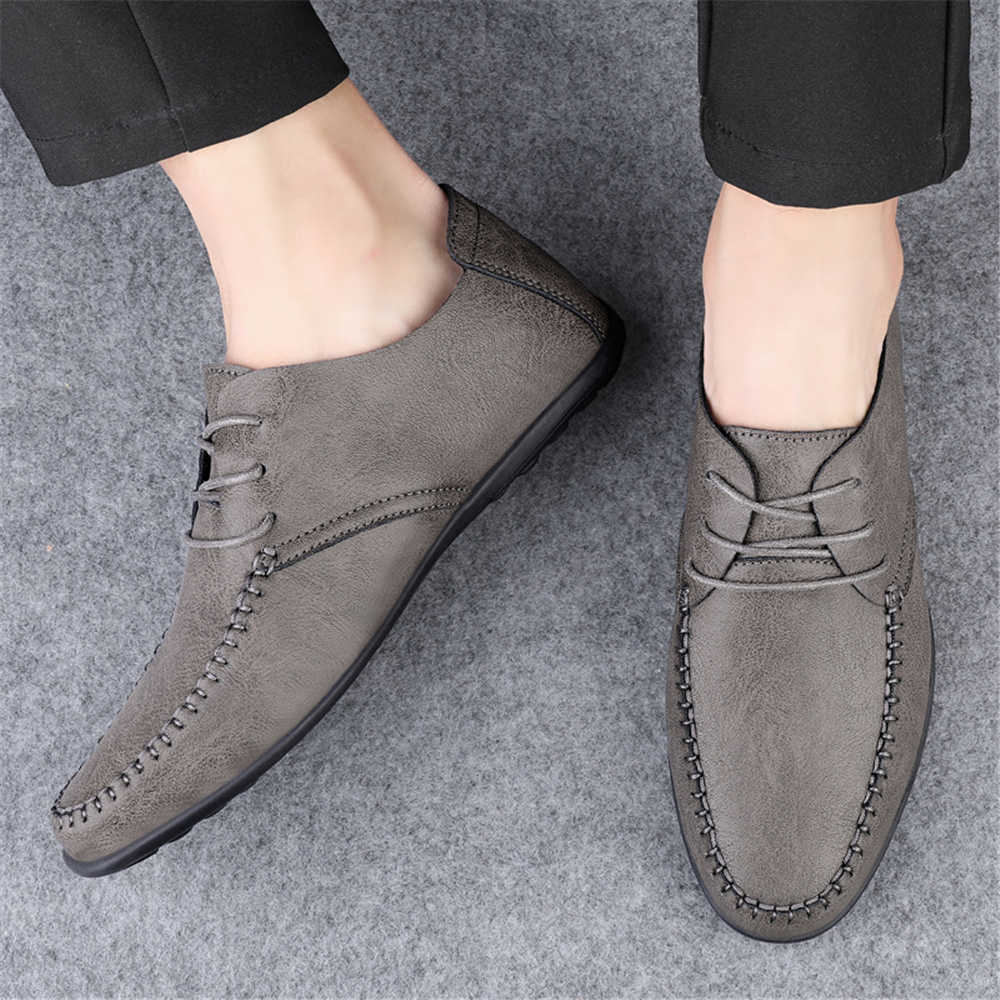 Men Shoes Clearance - รองเท้ากันลื่น ไซส์ 42 สีดำและสีขาว สำหรับผู้ชาย รองเท้าเทนนิส