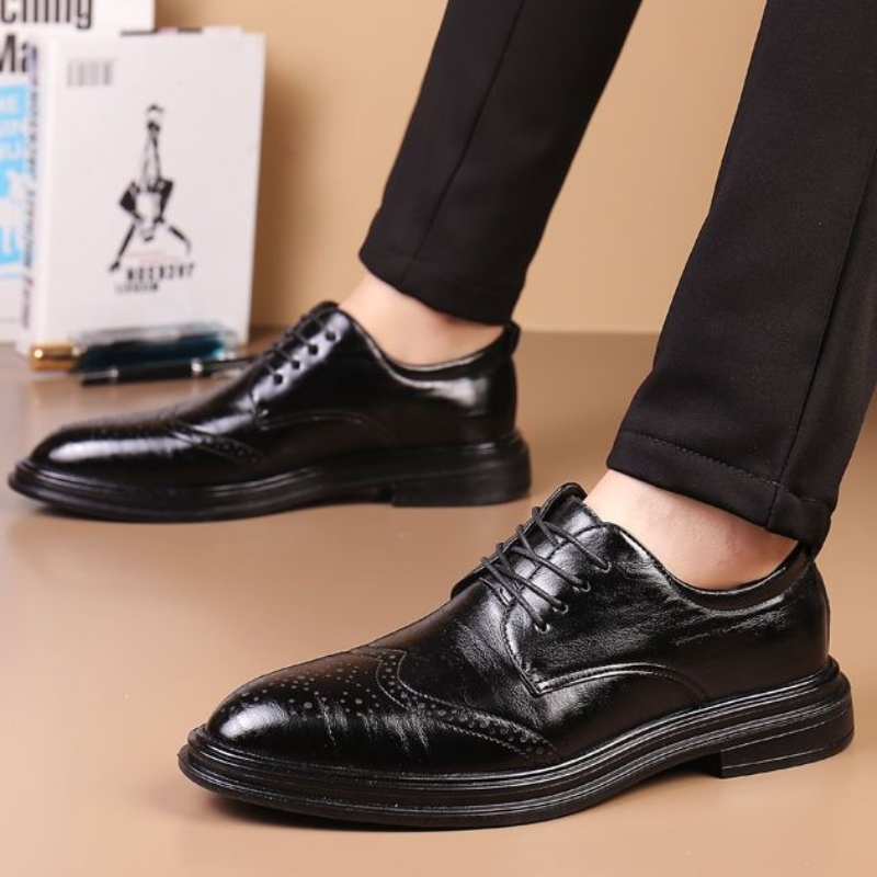 Men Shoes Clearance - รองเท้าผู้ชายสีดำล้วน สไตล์ทางการ สำหรับฤดูใบไม้ผลิและฤดูใบไม้ร่วง แบบผูกเชือก เหมาะสำหรับธุรกิจและออฟฟิศ ราคาถูก